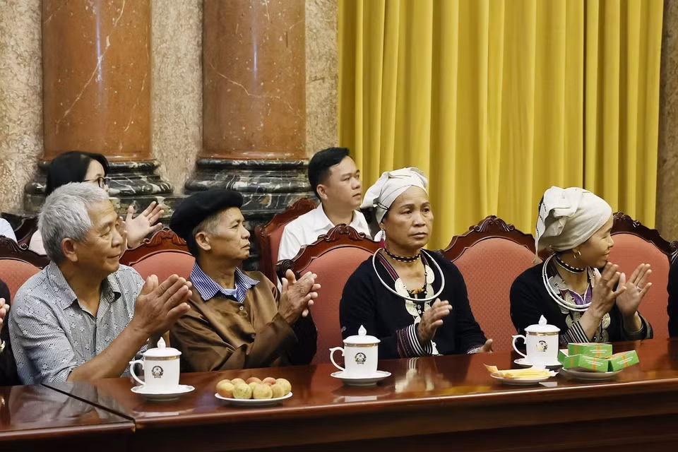 Các đại biểu là người có uy tín trong đồng bào dân tộc thiểu số tỉnh Tuyên Quang. (Ảnh: Thống Nhất/TTXVN)