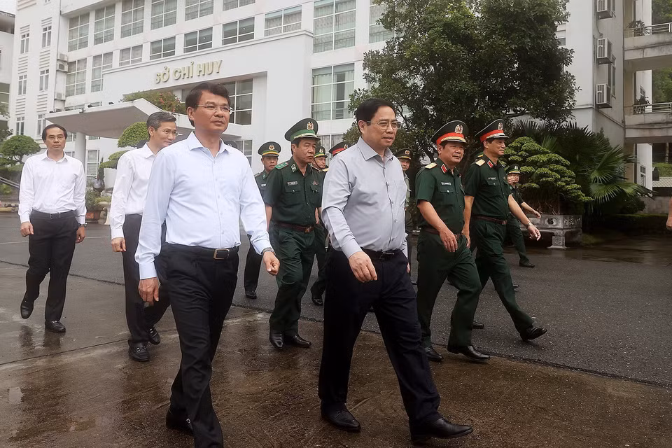 Thủ tướng thăm Bộ Chỉ huy Bộ đội Biên phòng tỉnh Lào Cai. (Ảnh: Dương Giang/TTXVN)
