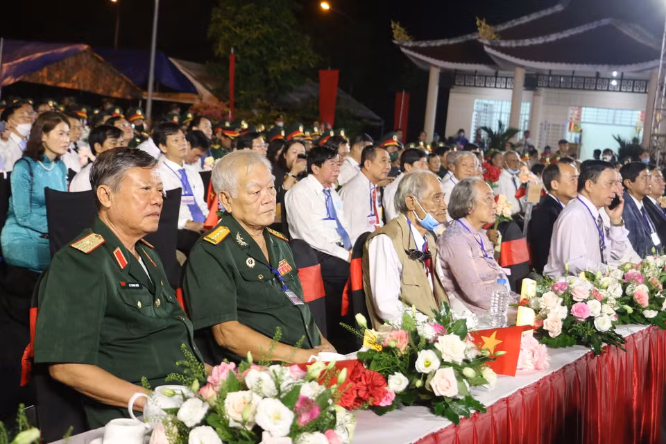 Đại biểu dự cầu truyền hình trực tiếp “Khúc tráng ca hòa bình” tại điểm cầu An Giang. (Ảnh: Công Mạo/TTXVN)