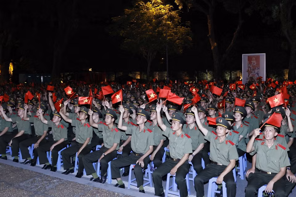 Các đại biểu dự Cầu truyền hình “Khúc tráng ca hòa bình” tại điểm cầu Hà Nội. (Ảnh: Thống Nhất/TTXVN)