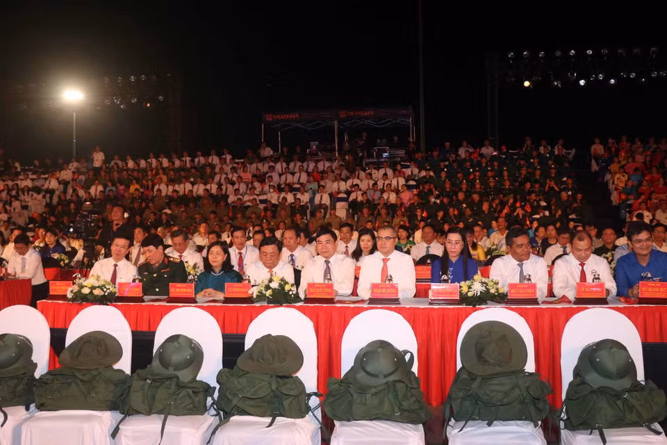 Các đại biểu dự Cầu truyền hình trực tiếp "Khúc tráng ca hòa bình" tại điểm cầu tỉnh Bình Định. (Ảnh: Kha Phạm/TTXVN)