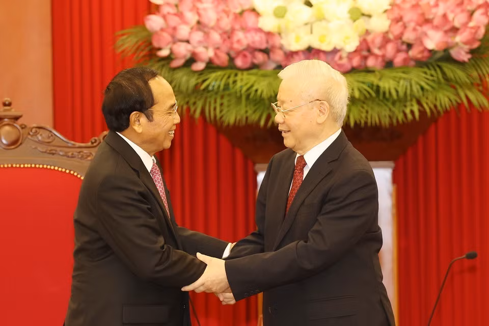  Tổng Bí thư Nguyễn Phú Trọng và ông Bounthong Chitmany, Ủy viên Bộ Chính trị, Thường trực Ban Bí thư Đảng Nhân dân Cách mạng Lào, Phó Chủ tịch nước Lào. (Ảnh: Trí Dũng/TTXVN)