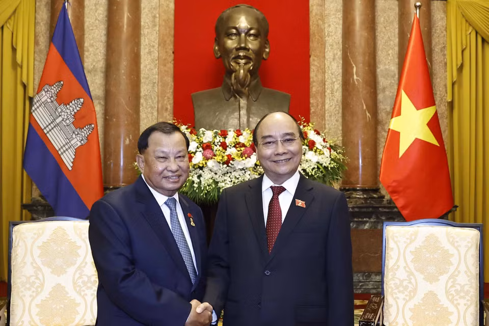 Chủ tịch nước Nguyễn Xuân Phúc và Chủ tịch Thượng viện Campuchia Samdech Say Chhum. (Ảnh: Thống Nhất/TTXVN)
