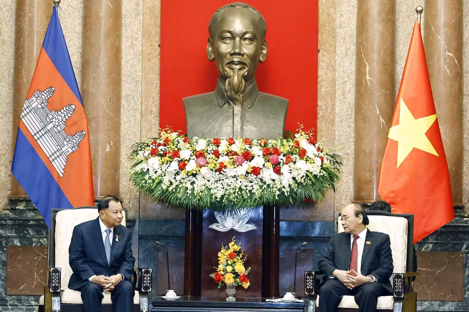 Chủ tịch nước Nguyễn Xuân Phúc tiếp Chủ tịch Thượng viện Campuchia Samdech Say Chhum. (Ảnh: Thống Nhất/TTXVN)