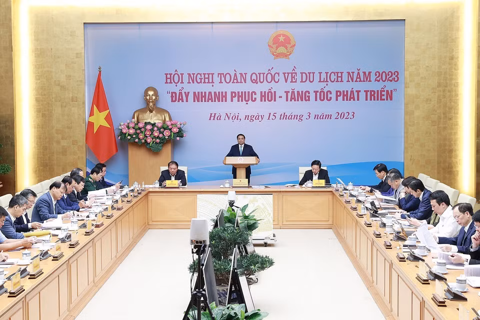 Sáng 15/3, tại Hà Nội, Thủ tướng Phạm Minh Chính chủ trì Hội nghị toàn quốc về du lịch năm 2023 với chủ đề "Đẩy nhanh phục hồi-Tăng tốc phát triển." (Ảnh: Dương Giang/TTXVN)