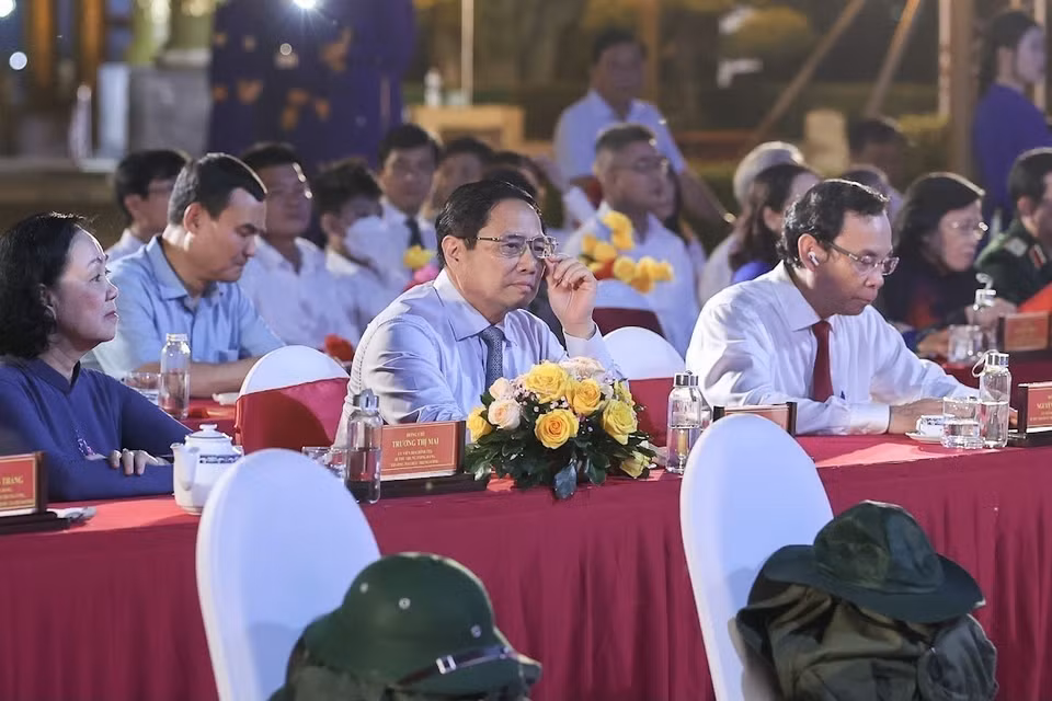 Thủ tướng Phạm Minh Chính dự Cầu truyền hình trực tiếp “Khúc tráng ca hòa bình” tại Thành phố Hồ Chí Minh. (Ảnh: Dương Giang/TTXVN)