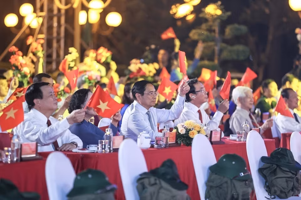Thủ tướng Phạm Minh Chính dự Cầu truyền hình trực tiếp “Khúc tráng ca hòa bình” tại Thành phố Hồ Chí Minh. (Ảnh: Dương Giang/TTXVN)