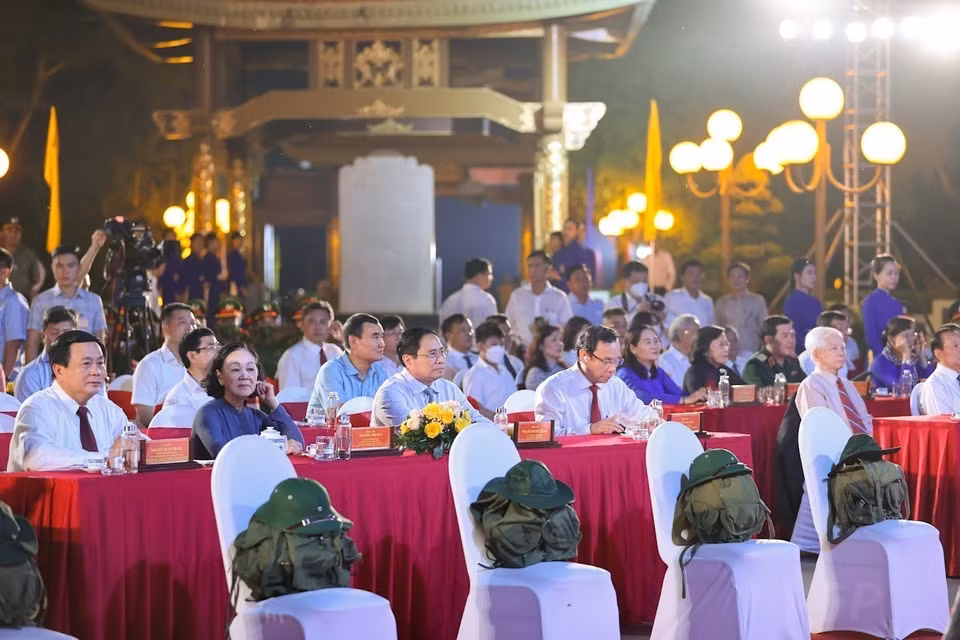 Thủ tướng Phạm Minh Chính dự Cầu truyền hình trực tiếp “Khúc tráng ca hòa bình” tại Thành phố Hồ Chí Minh. (Ảnh: Dương Giang/TTXVN)
