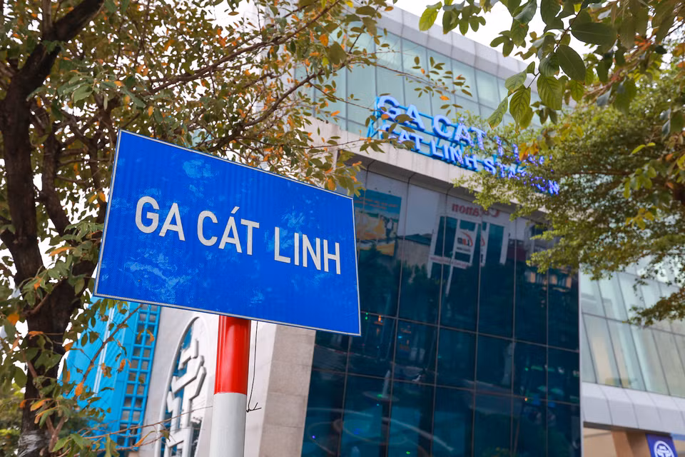 Sáng 6/11, Bộ Giao thông vận tải đã bàn giao cho thành phố Hà Nội dự án đường sẳ đô thị tuyến Cát Linh-Hà Đông để khai thác. (Ảnh: Minh Sơn/Vietnam+)