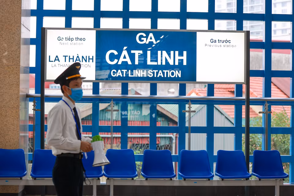 Dự án có 13 đoàn tàu, dự kiến giai đoạn đầu sẽ khai thác 4-6 đoàn tàu, với thời gian 10-15 phút/chuyến. (Ảnh: Minh Sơn/Vietnam+)
