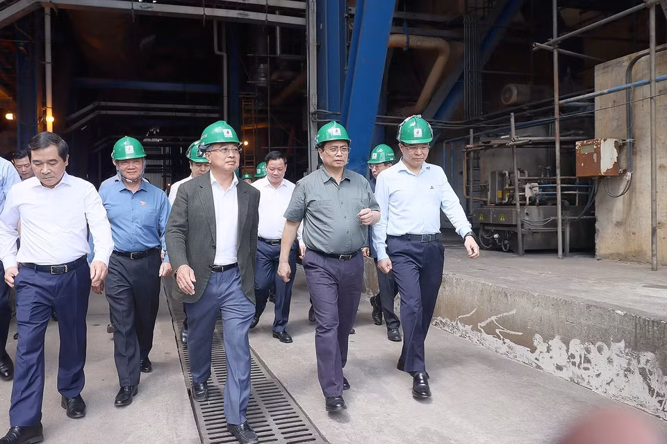 Thủ tướng Phạm Minh Chính kiểm tra công tác vận hành Nhà máy nhiệt điện Thái Bình 2. (Ảnh: Dương Giang/TTXVN)