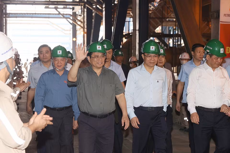 Thủ tướng Phạm Minh Chính kiểm tra công tác vận hành Nhà máy nhiệt điện Thái Bình 2. (Ảnh: Dương Giang/TTXVN)