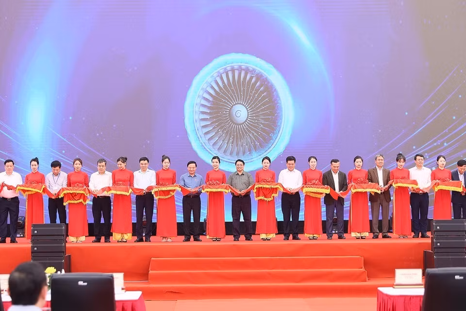 Thủ tướng Phạm Minh Chính cắt khánh thành Nhà máy nhiệt điện Thái Bình 2. (Ảnh: Dương Giang/TTXVN)
