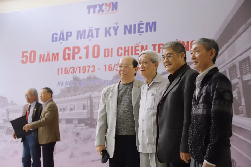 Đầu năm 1972, chiến sự leo thang, Hội nghị lần thứ 20 Ban chấp hành Trung ương Đảng (Khóa III) đề ra nhiệm vụ cho toàn Đảng, toàn quân và toàn dân: ‘Với tinh thần kiên trì kháng chiến cho đến thắng lợi hoàn toàn, phải động viên toàn lực, cố gắng vượt bậc, anh dũng tiến lên, đẩy mạnh kháng chiến.’ (Ảnh: Hoài Nam/Vietnam+)