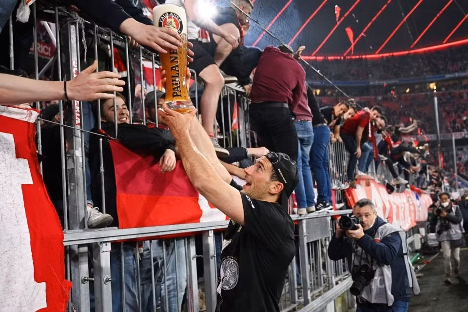 Trận đấu này, có 75.000 người hâm mộ 2 đội bóng đến sân Allianz cổ vũ. (Nguồn: FcBayern)