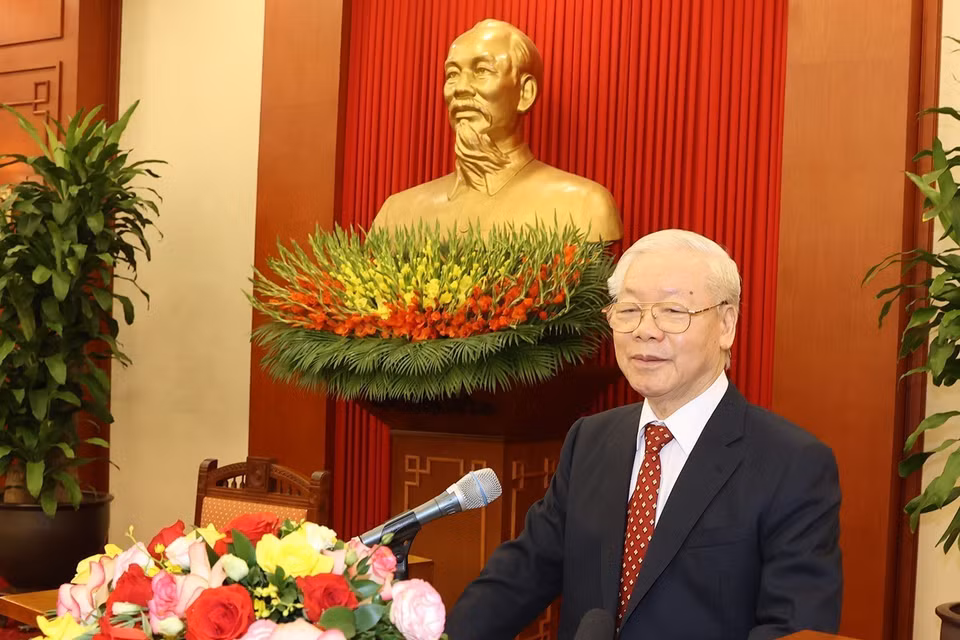 Tổng Bí thư Nguyễn Phú Trọng nói chuyện thân mật với các đại biểu dự Hội nghị biểu dương Chủ tịch Mặt trận Tổ quốc cấp xã và Trưởng ban Công tác Mặt trận tiêu biểu toàn quốc. (Ảnh: Trí Dũng/TTXVN)