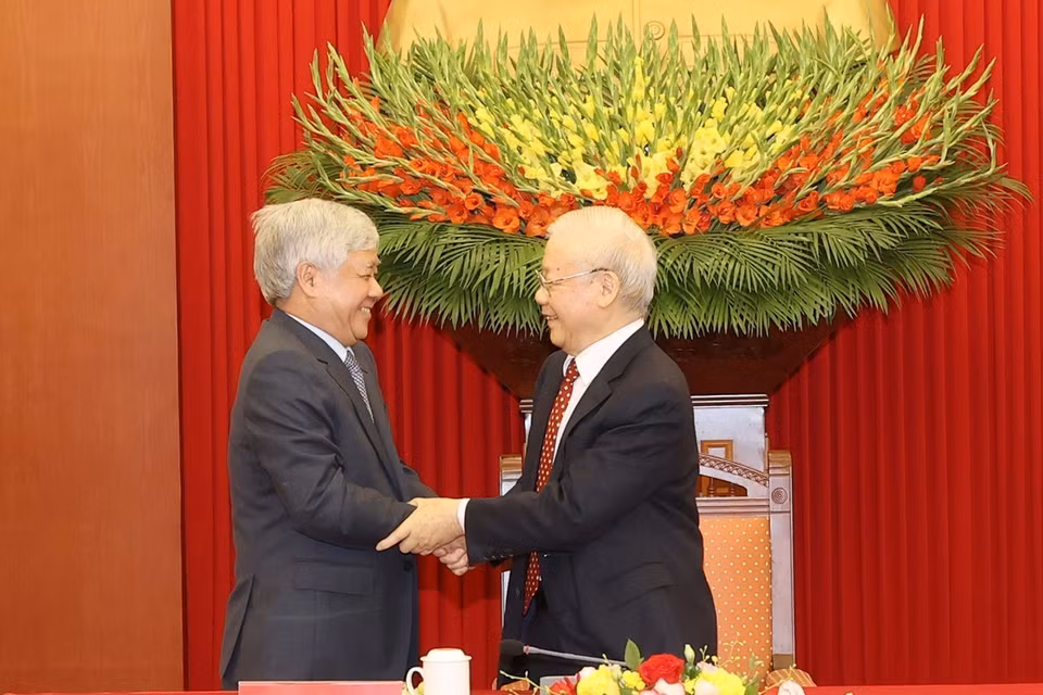 Tổng Bí thư Nguyễn Phú Trọng và đồng chí Đỗ Văn Chiến, Bí thư Trung ương Đảng, Chủ tịch Ủy ban Trung ương Mặt trận Tổ quốc Việt Nam tại buổi gặp mặt. (Ảnh: Trí Dũng/TTXVN)