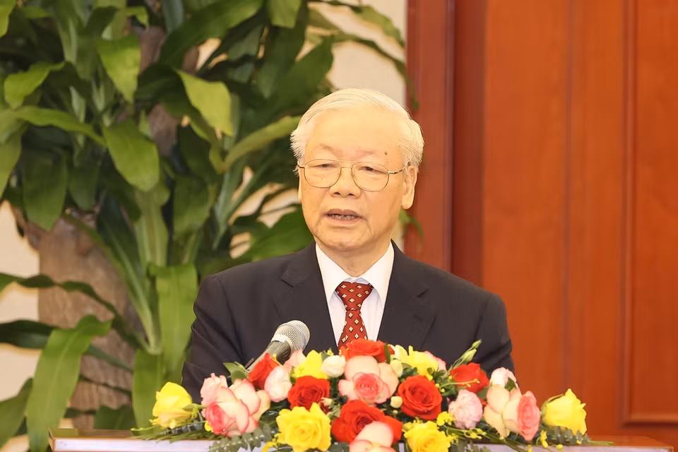 Tổng Bí thư Nguyễn Phú Trọng nói chuyện thân mật với các đại biểu dự Hội nghị biểu dương Chủ tịch Mặt trận Tổ quốc cấp xã và Trưởng ban Công tác Mặt trận tiêu biểu toàn quốc. (Ảnh: Trí Dũng/TTXVN)
