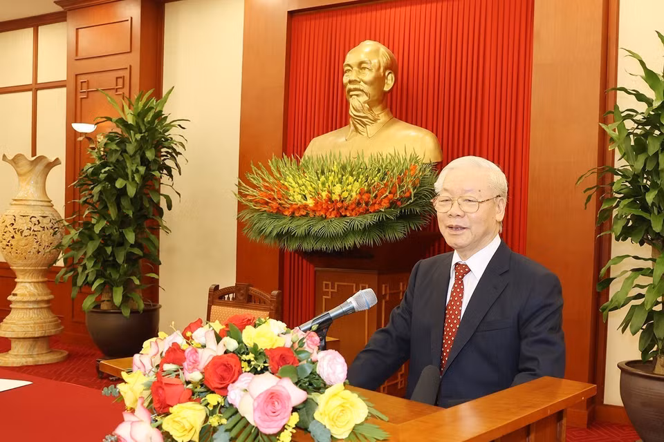 Tổng Bí thư Nguyễn Phú Trọng nói chuyện thân mật với các đại biểu dự Hội nghị biểu dương Chủ tịch Mặt trận Tổ quốc cấp xã và Trưởng ban Công tác Mặt trận tiêu biểu toàn quốc. (Ảnh: Trí Dũng/TTXVN)