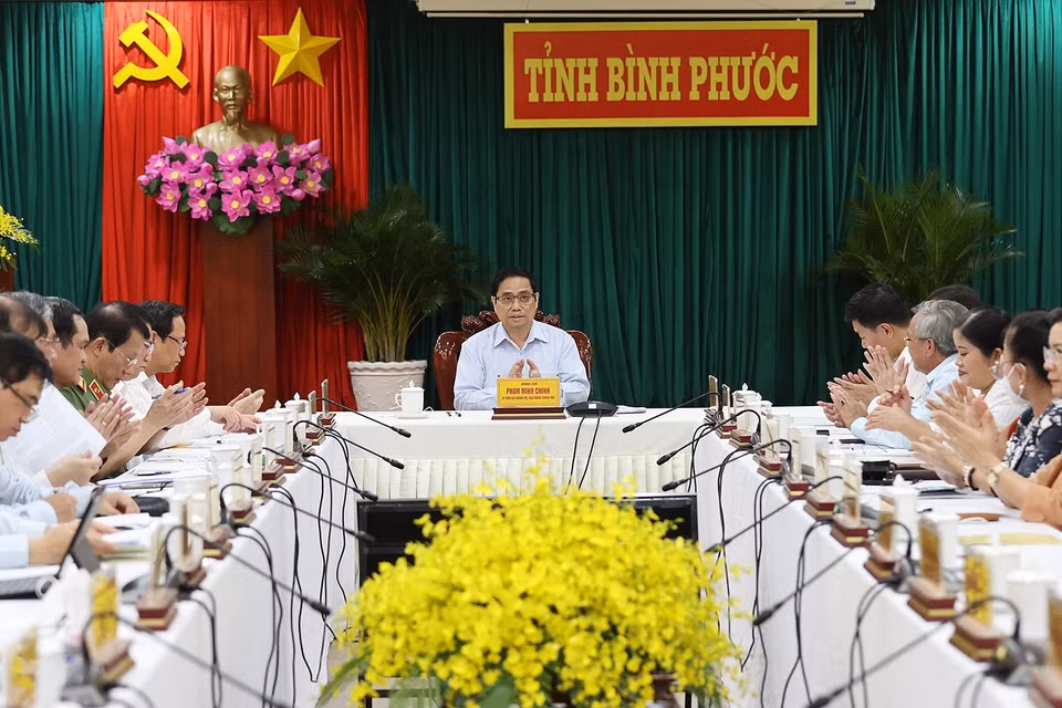 Thủ tướng Phạm Minh Chính chủ trì làm việc với lãnh đạo chủ chốt tỉnh Bình Phước. (Ảnh: Dương Giang/TTXVN)