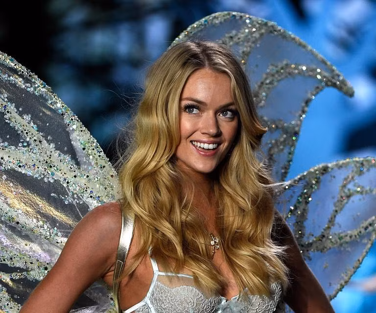 "Thiên thần" Lindsay Ellingson xuất hiện lộng lẫy tại Victoria's Secret Show.
