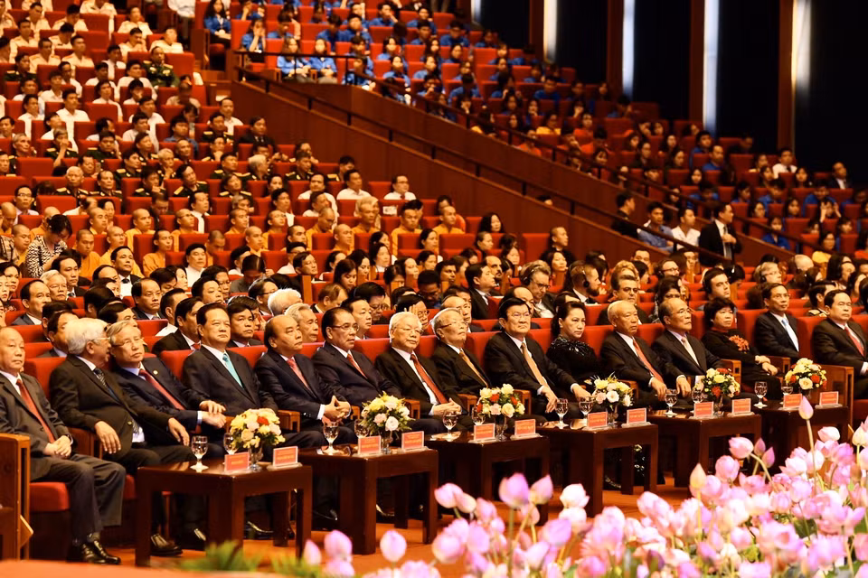 Lễ Kỷ niệm có khoảng 2.000 đại biểu gồm các vị lãnh đạo, nguyên lãnh đạo Đảng, Nhà nước, Ủy ban Trung ương Mặt trận Tổ quốc Việt Nam; các Ủy viên Ban Chấp hành Trung ương Đảng công tác tại Hà Nội; đại diện lãnh đạo các Ủy ban Thường vụ Quốc hội, các ban, bộ, ngành, đoàn thể trung ương; đại biểu các tỉnh, thành phố; trưởng các cơ quan ngoại giao và tổ chức quốc tế tại Hà Nội…(Ảnh: PV/Vietnam+)