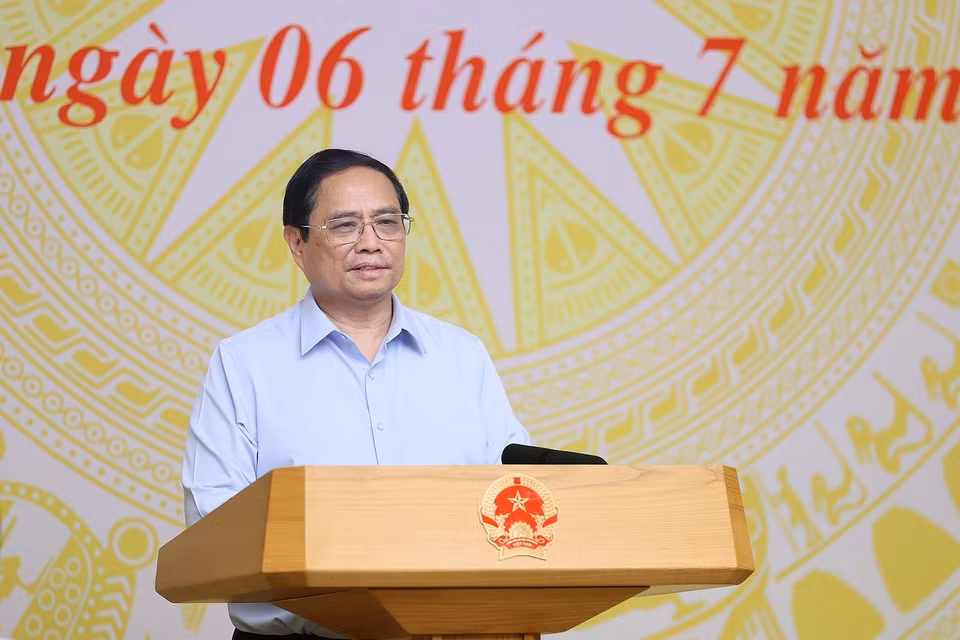 Thủ tướng Phạm Minh Chính chủ trì làm việc với Hiệp hội Doanh nghiệp Vừa và Nhỏ. (Ảnh: Dương Giang/TTXVN)