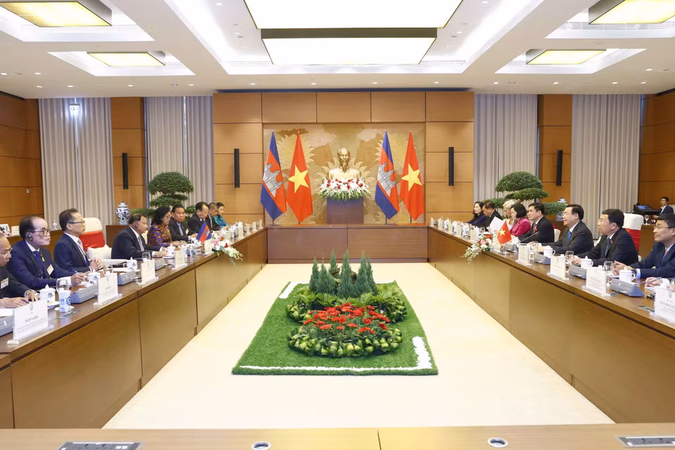 Chủ tịch Quốc hội Vương Đình Huệ hội đàm Chủ tịch Thượng viện Vương quốc Campuchia Samdech Say Chhum. (Ảnh: Doãn Tấn/TTXVN)