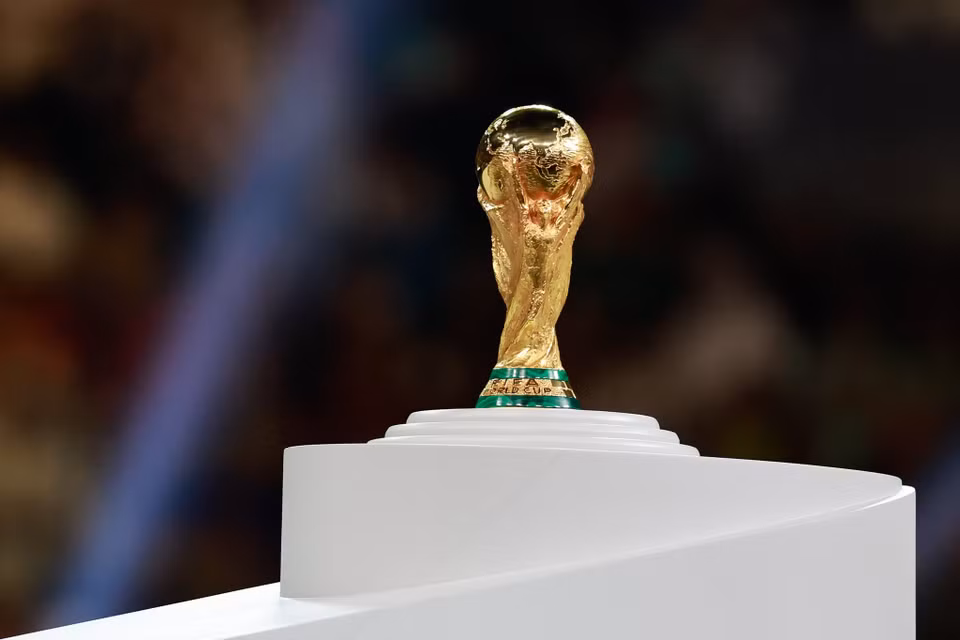 Đây cũng là lần thứ 3 trong lịch sử Argentina được chạm tay vào chiếc cúp vô địch World Cup sau các năm 1978 và 1986. (Ảnh: Hải An/Vietnam+)