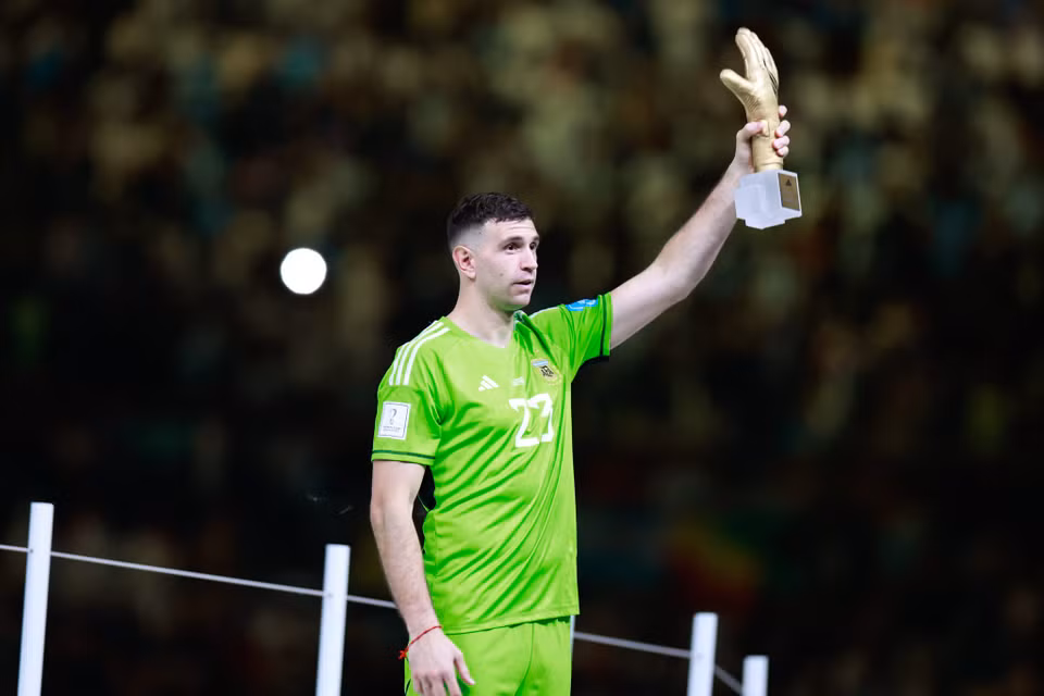 ...trong khi thủ thành Emiliano Martinez là thủ môn xuất sắc nhất World Cup 2022. (Ảnh: Hải An/Vietnam+)