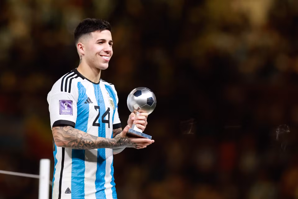 Enzo Jeremias Fernandez của Argentina được trao danh hiệu Cầu thủ trẻ xuất sắc. (Ảnh: Hải An/Vietnam+)