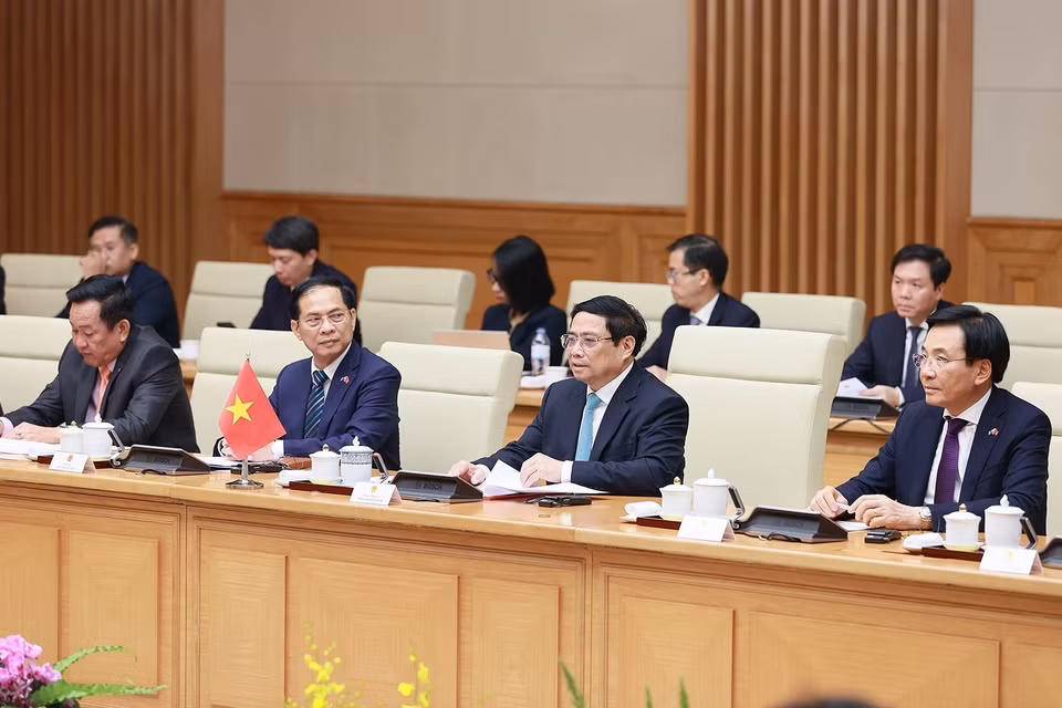 Thủ tướng Phạm Minh Chính và các thành viên đoàn Việt Nam tại cuộc hội đàm với Thủ tướng Australia Anthony Albanese.(Ảnh: Dương Giang/TTXVN)