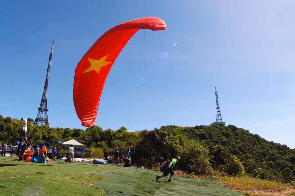 Tại Bán đảo Sơn Trà và bãi biển Thọ Quang (Đà Nẵng), Sở Văn hóa và Thể thao Đà Nẵng tổ chức khai mạc giải dù lượn Đà Nẵng mở rộng năm 2019 với chủ đề 'Bay trên Tiên Sa."(Ảnh: Trần Lê Lâm/TTXVN)