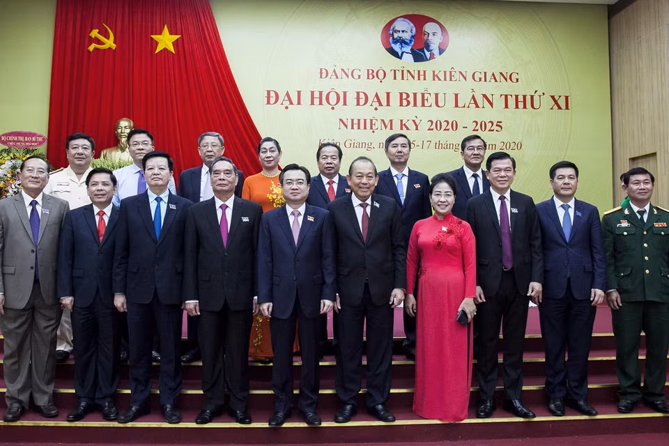Lãnh đạo Trung ương và lãnh đạo tỉnh Kiên Giang tại Đại hội Đảng bộ tỉnh Kiên Giang lần thứ XI, nhiệm kỳ 2020 - 2025. (Ảnh: Hồng Đạt/TTXVN)