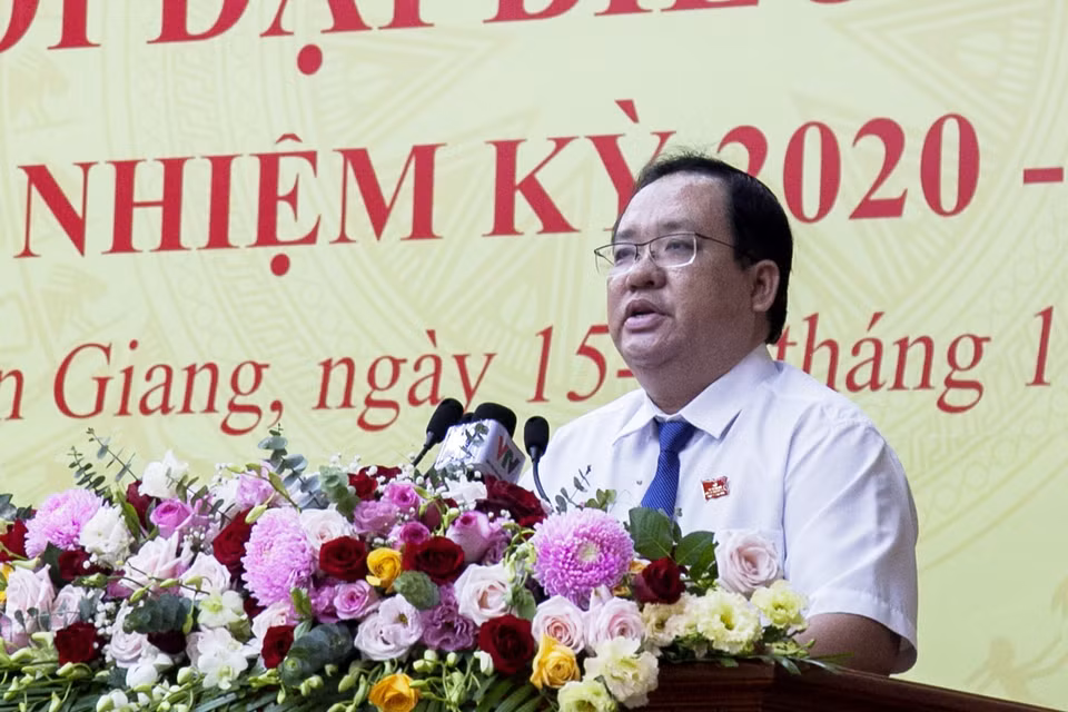 Chủ tịch UBND huyện Giồng Riềng Nguyễn Thanh Phong phát biểu tham luận tại Đại hội. (Ảnh: Hồng Đạt/TTXVN)