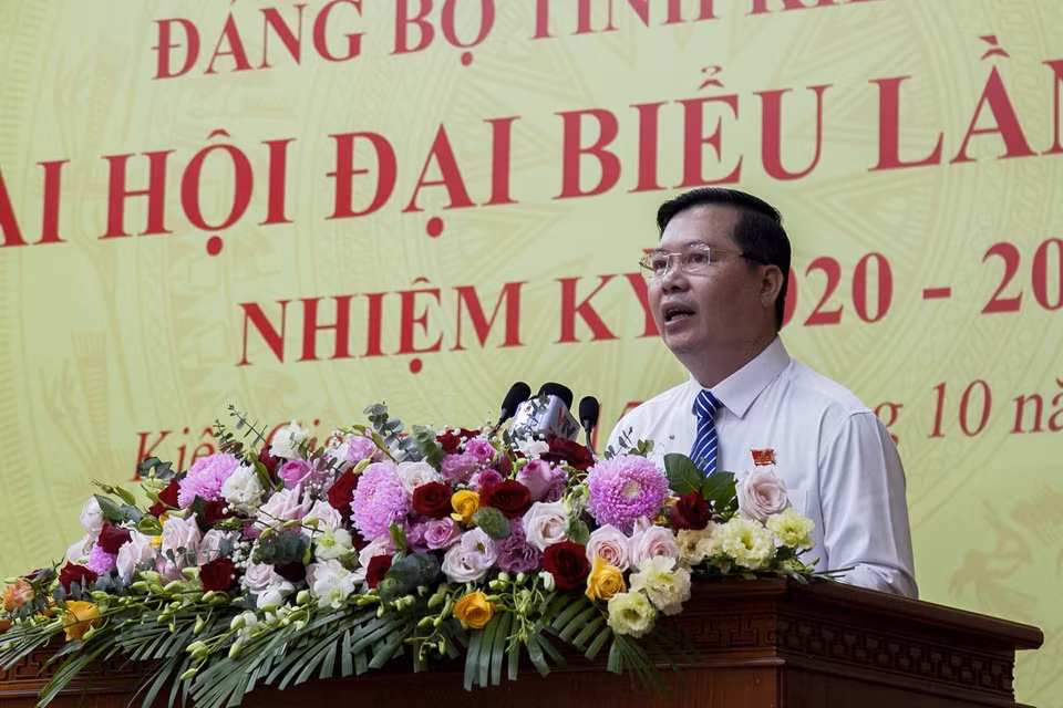 Phó Giám đốc Sở Nông nghiệp và Phát triển nông thôn Kiên Giang Hoàng Văn Tuấn phát biểu tham luận tại Đại hội. (Ảnh: Hồng Đạt/TTXVN)