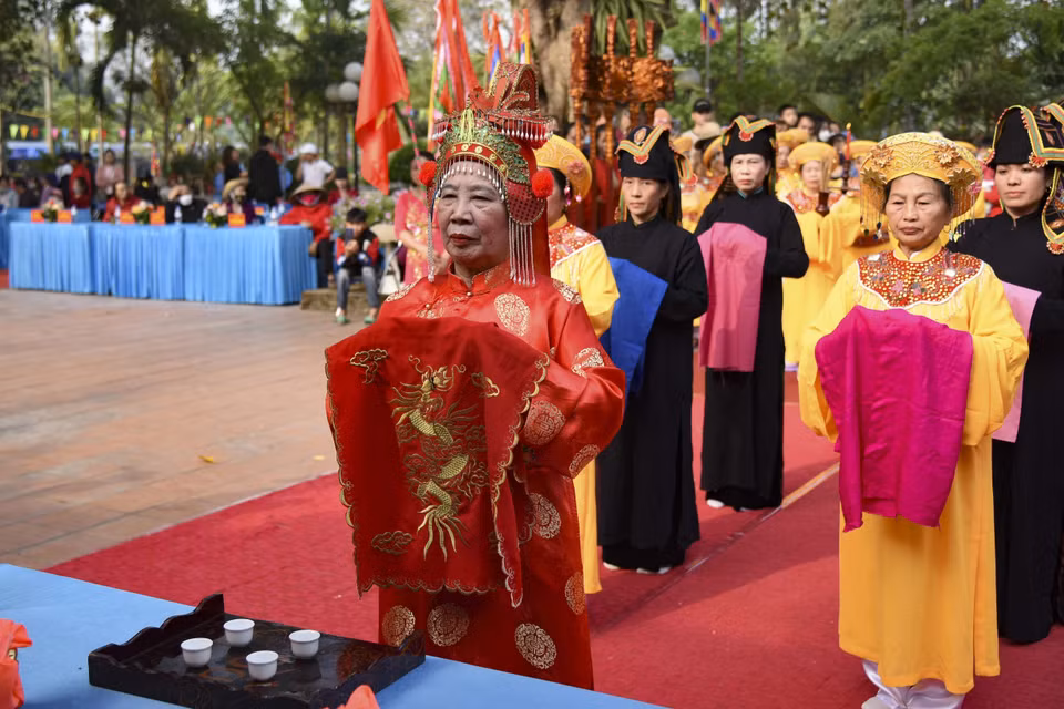 L ễ hội Thành Bản Phủ. kỷ niệm 269 năm chiến thắng của nghĩa quân Hoàng Công Chất, giải phóng Mường Thanh (1754-2023), dâng hương tưởng niệm 254 ngày mất của Tướng Hoàng Công Chất (1769-2023). (Ảnh: Xuân Tư/TTXVN)