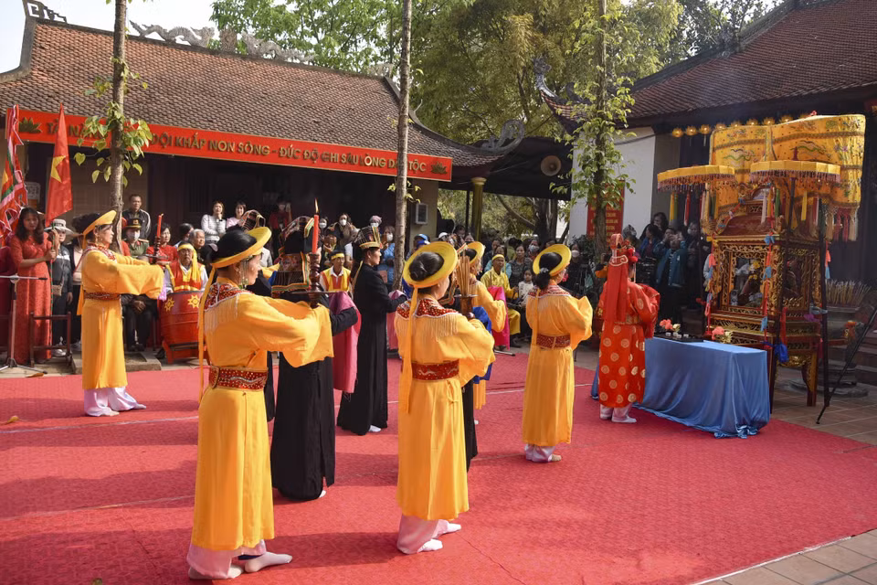 Nghi thức tế lễ tại lễ hội Thành Bản Phủ. (Ảnh: Xuân Tư/TTXVN)