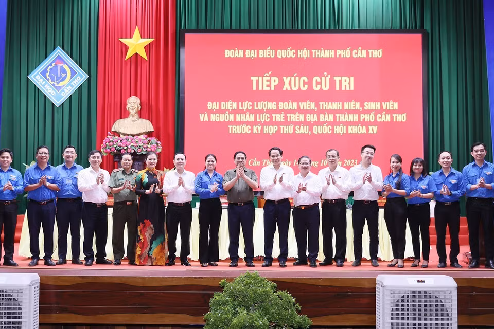 Thủ tướng Phạm Minh Chính với cử tri thành phố Cần Thơ. (Ảnh: Dương Giang/TTXVN)