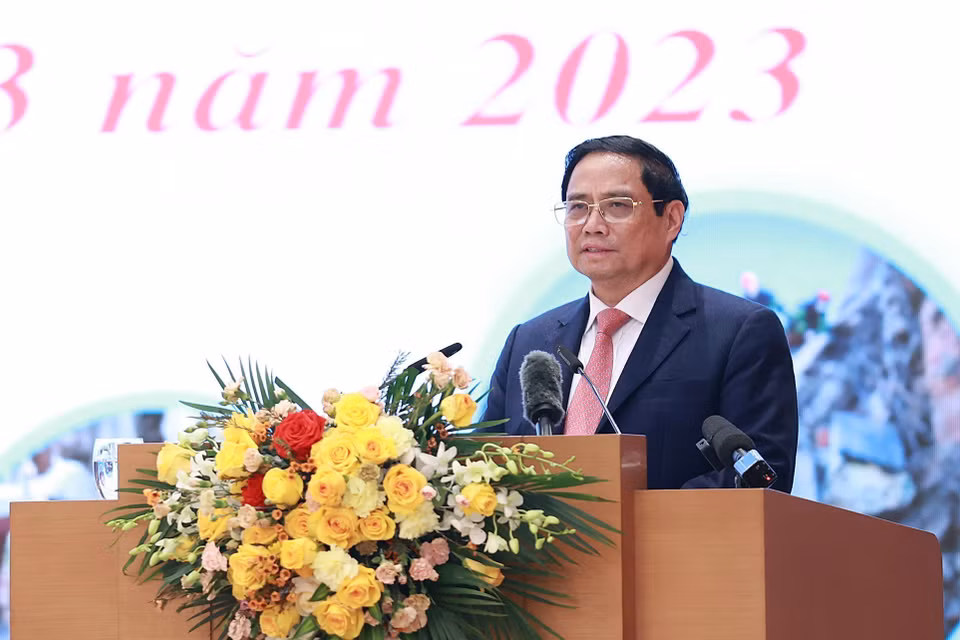 Thủ tướng Phạm Minh Chính phát biểu tuyên dương các lực lượng tham gia cứu nạn, cứu hộ làm nhiệm vụ tại Thổ Nhĩ Kỳ. (Ảnh: Dương Giang/TTXVN)