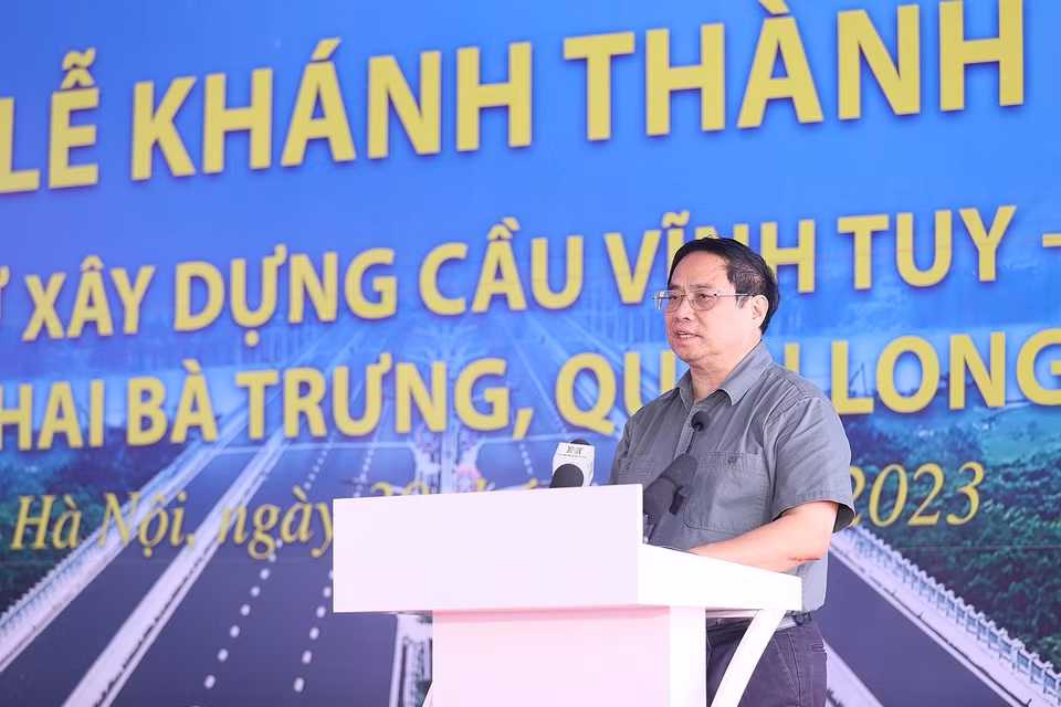 Thủ tướng Phạm Minh Chính phát biểu tại Lễ Khánh thành Cầu Vĩnh Tuy giai đoạn 2. (Ảnh: Dương Giang/TTXVN)