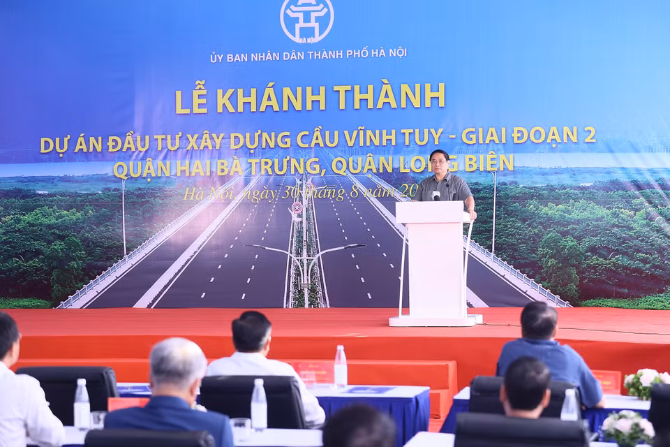 Thủ tướng Phạm Minh Chính phát biểu tại Lễ Khánh thành Cầu Vĩnh Tuy giai đoạn 2. (Ảnh: Dương Giang/TTXVN)