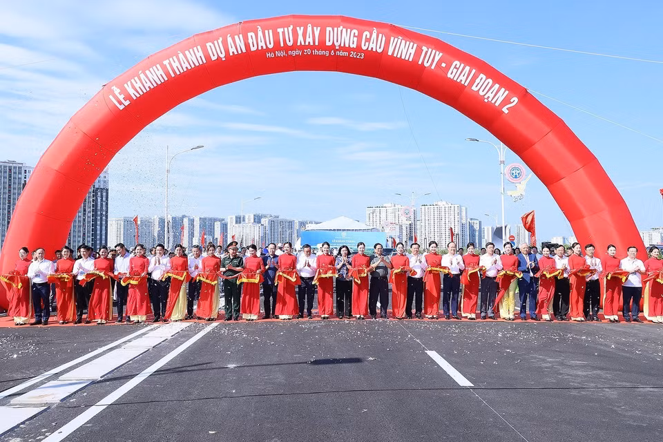 Sáng 30/8/2023, tại Hà Nội, Thủ tướng Phạm Minh Chính dự Lễ Khánh thành Dự án Đầu tư Xây dựng Cầu Vĩnh Tuy giai đoạn 2. (Ảnh: Dương Giang/TTXVN)