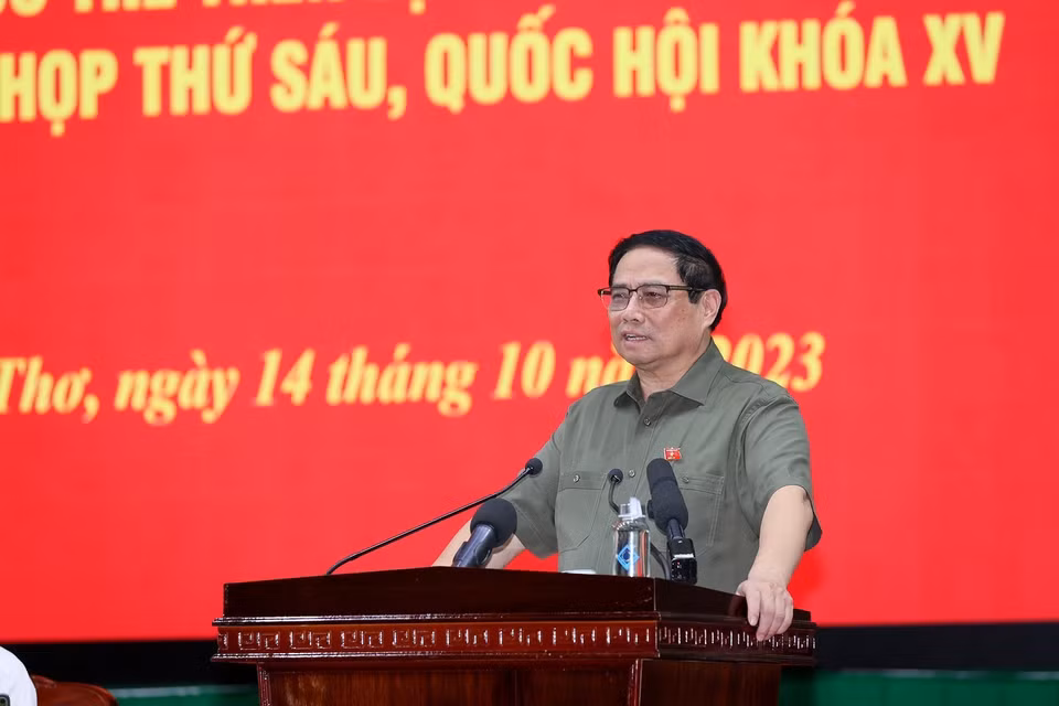 Thủ tướng Phạm Minh Chính phát biểu tại buổi tiếp xúc cử tri thành phố Cần Thơ. (Ảnh: Dương Giang/TTXVN)