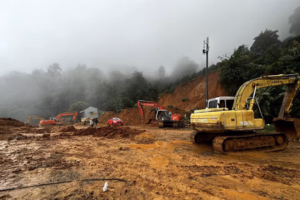 Đến sáng 31/7/2023, tuyến đèo Bảo Lộc (Lâm Đồng) hiện vẫn bị phong tỏa hai đầu, chưa thể lưu thông. (Ảnh: Nguyễn Dũng/TTXVN)