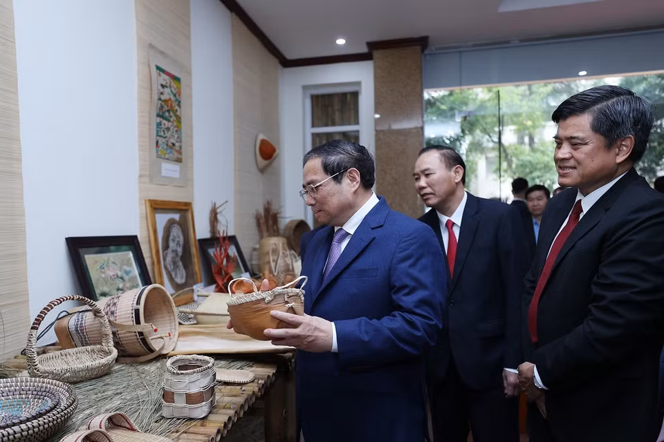 Sáng 13/1, tại Hà Nội, Thủ tướng Phạm Minh Chính đến dự và chỉ đạo hội nghị tổng kết công tác năm 2022 và triển khai nhiệm vụ năm 2023 của Bộ Nông nghiệp và Phát triển Nông thôn. (Ảnh: Dương Giang/TTXVN)