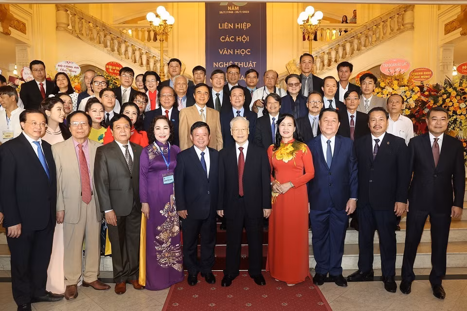 Tổng Bí thư Nguyễn Phú Trọng và các lãnh đạo Đảng, Nhà nước cùng các đại biểu tham dự buổi lễ. (Ảnh: Trí Dũng/TTXVN)