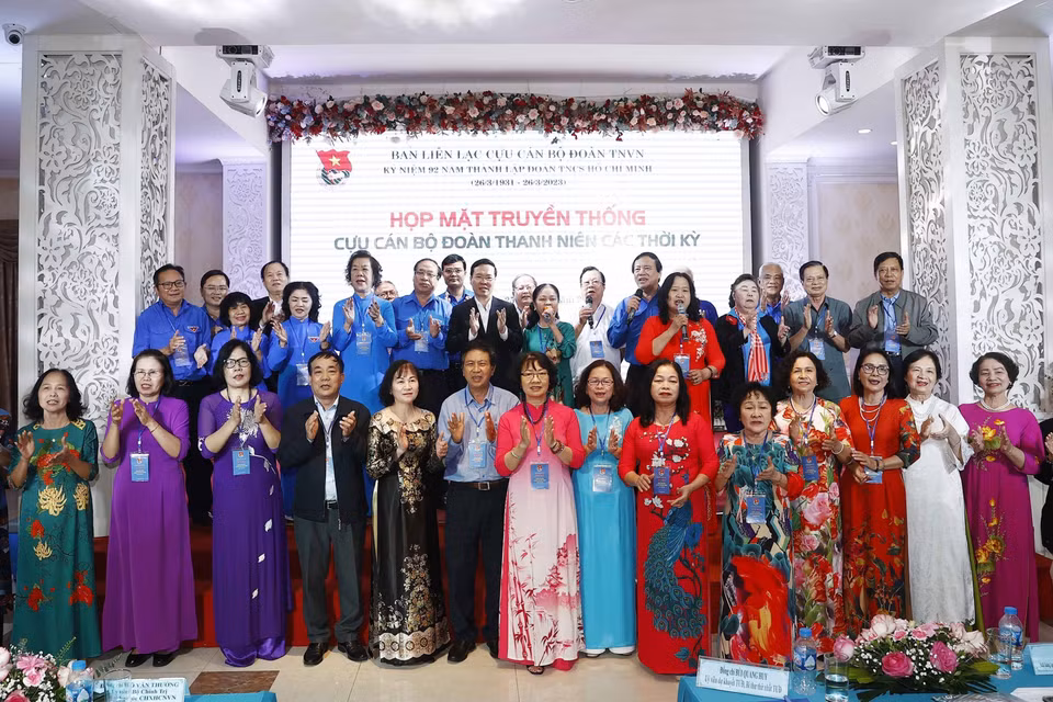 Buổi họp mặt truyền thống cựu cán bộ Đoàn thanh niên các thời kỳ được tổ chức nhân kỷ niệm 92 năm Ngày thành lập Đoàn Thanh niên Cộng sản Hồ Chí Minh. (Ảnh: Thống Nhất/TTXVN)