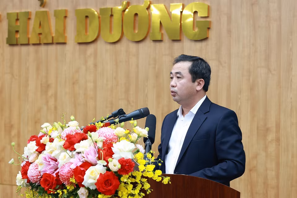 Bí thư Tỉnh ủy Hải Dương Trần Đức Thắng báo cáo tình hình phát triển kinh tế-xã hội của tỉnh. (Ảnh: Dương Giang/TTXVN)