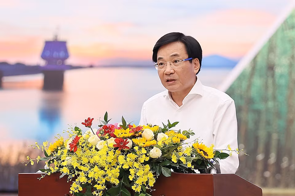 Bộ trưởng, Chủ nhiệm Văn phòng Chính phủ Trần Văn Sơn công bố Quyết định thành lập Hội đồng Điều phối Vùng Đông Nam Bộ. (Ảnh: Dương Giang/TTXVN)